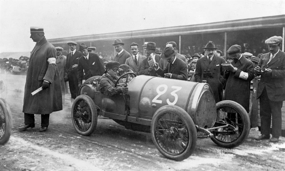 بوجاتي تحتفل بمرور ١٠٠ عام على Type13