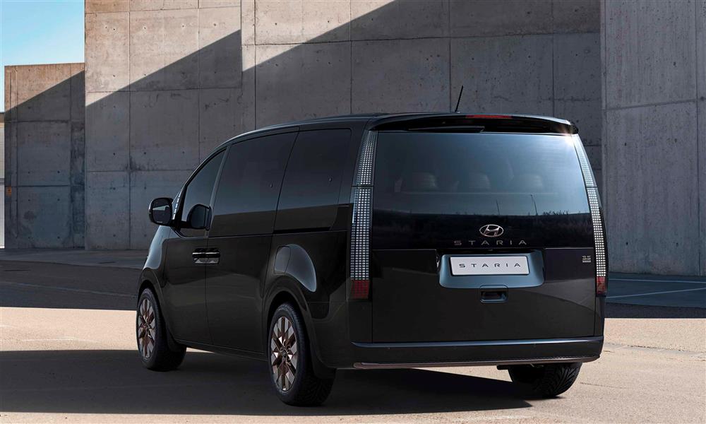 هيونداي ستاريا (2)