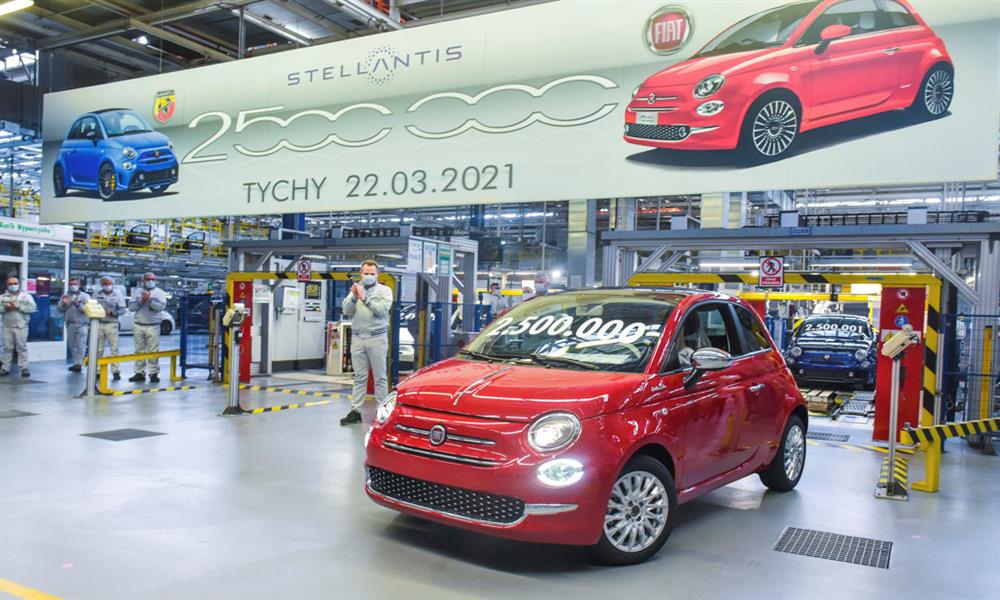 فيات تحتفل بإنتاج ٢،٥ مليون سيارة من طراز 500