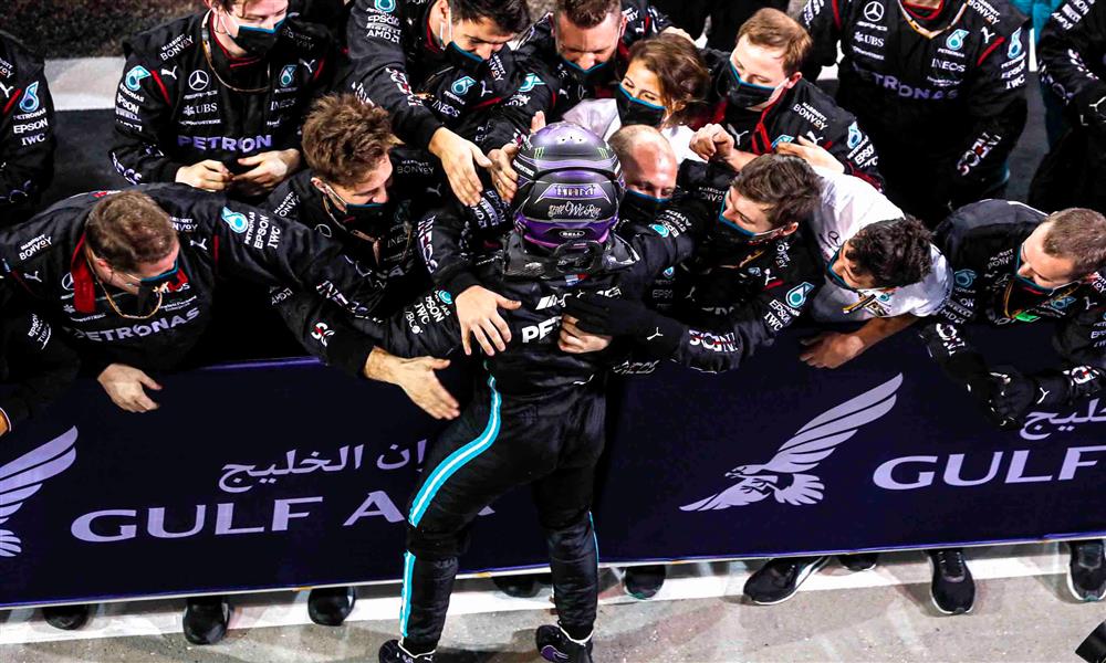 البريطاني لويس هاميلتون سائق فريق مرسيدس