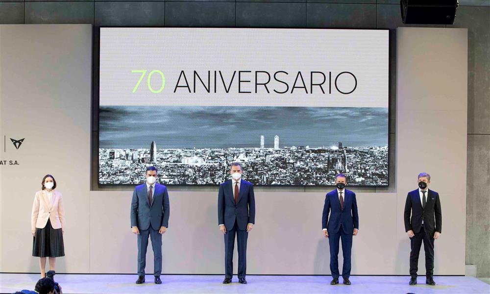 ملك إسبانيا يزور مقر سيات في عيد ميلادها الـ ٧٠ (1)