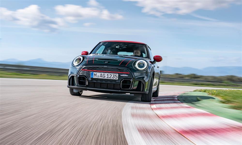 P90418140_lowRes_the-mini-john-cooper