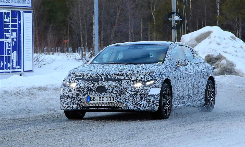 2022 Mercedes EQE spy shots