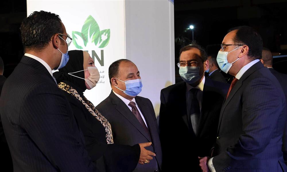 رئيس الوزراء يُسلم مفاتيح أول دفعة من السيارات الجديدة للمستفيدين بمبادرة الإحلال  (2)