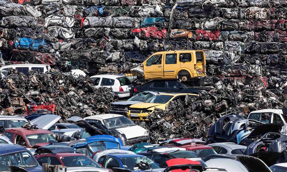 مخزن سيارات مخردة