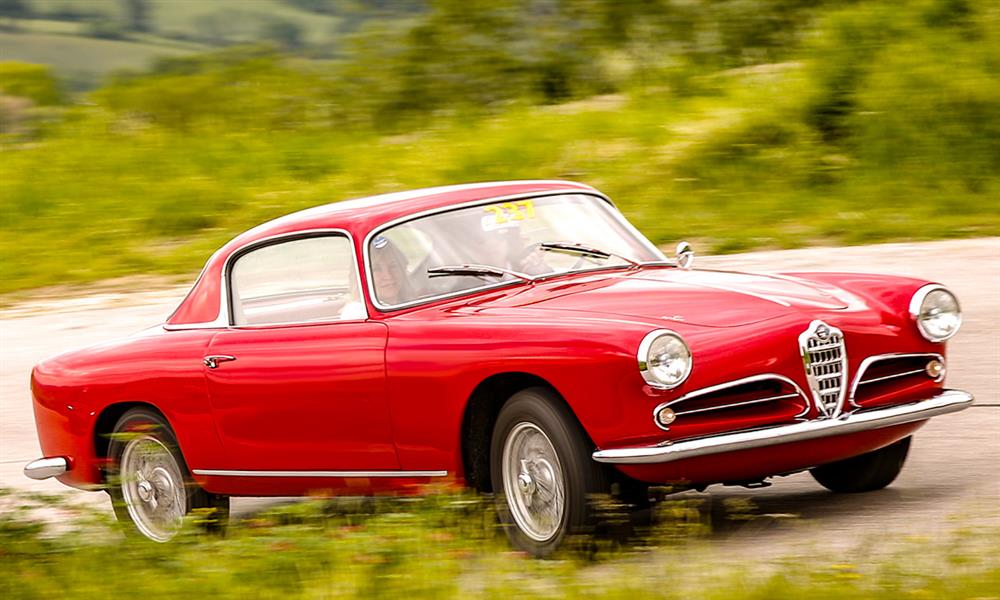 ألفا روميو تحصد ٤ جوائز من مجلة Motor Klassik 