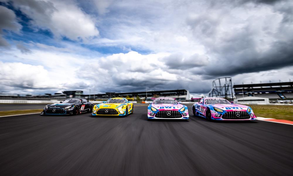 مرسيدس تستعرض السيارات المشاركة في سباقات الأربع وعشرون ساعة – صور