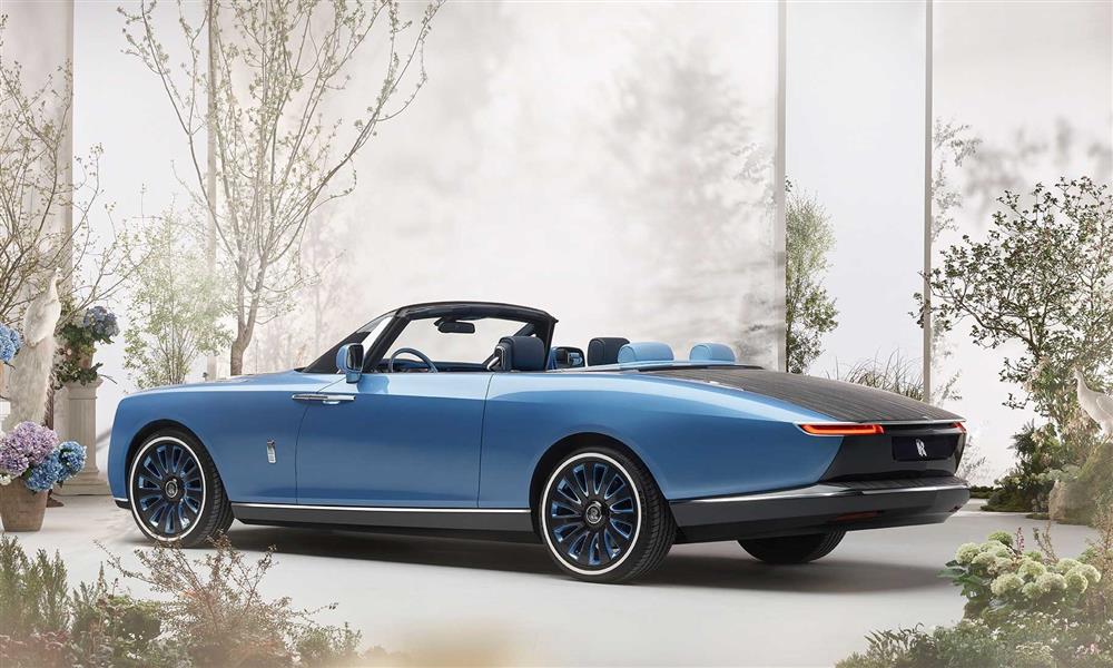 رولز رويس تُقدم هوية جديدة للعلامة التجارية