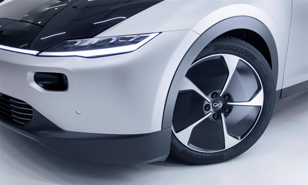 نظرة خاطفة على سيارة بريجستون