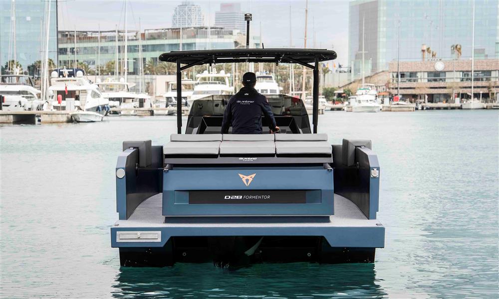 يخت كوبرا D28 Formentor (1)