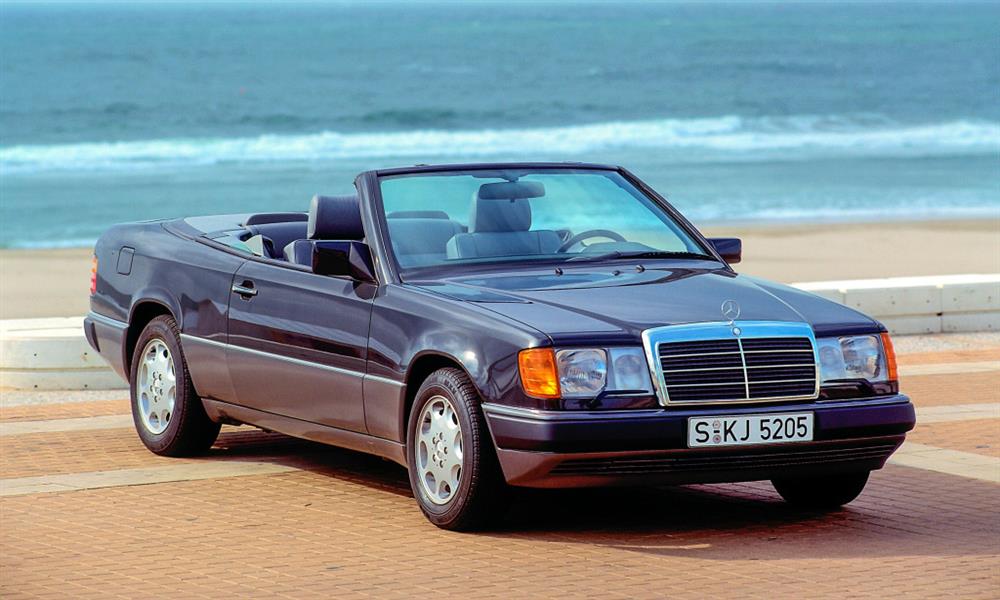 مرسيدس تستعرض E class الكابريوليه الكلاسيكية