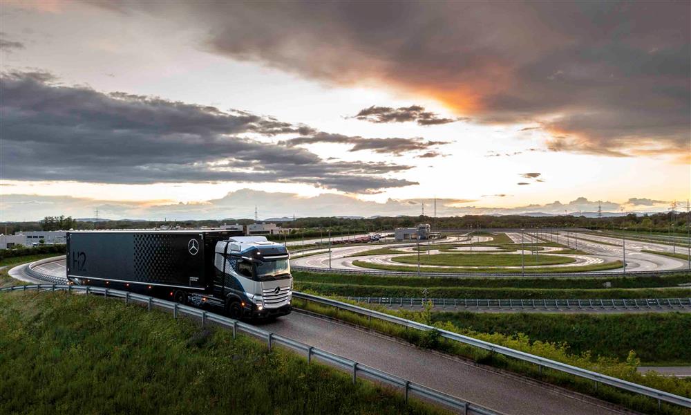 الجيل الجديد من شاحنات مرسيدس GenH2 بخلايا وقود الهيدروجين (2)