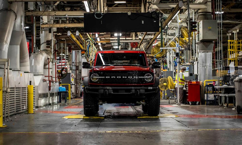 فورد برونكو على خط إنتاج مصنع ميتشجان (1)