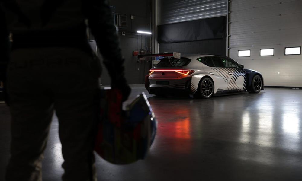 كوبرا e-Racer…السيارة الكهربائية المخصصة للسباقات