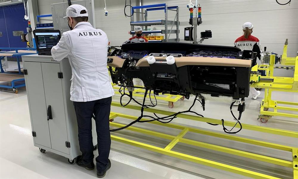 آوروس سينات على خطوط الإنتاج (1)