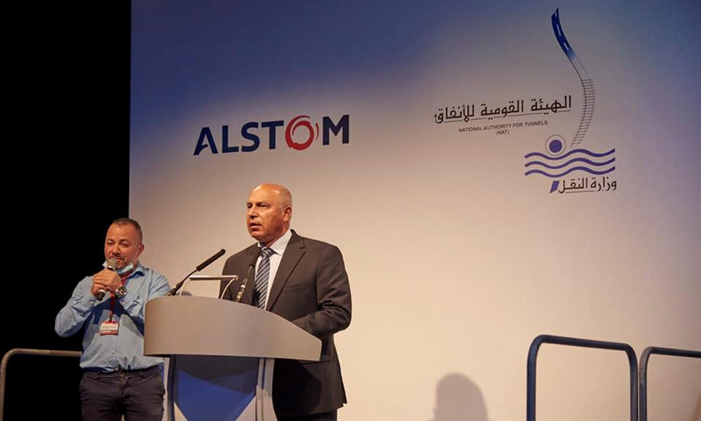 وزير النقل يفتتح خط إنتاج المونوريل ببريطانيا (1)