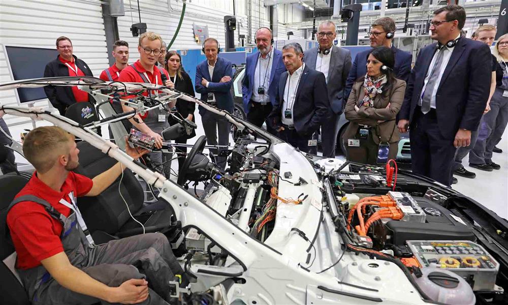 فتح باب التقديم بمدرسة فولكس فاجن في مصر