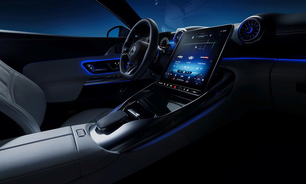 مرسيدس تنشر الصور الأولى لداخلية SL الجديدة