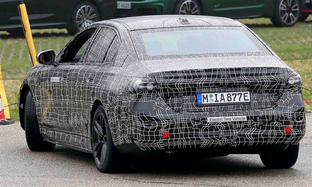 صور تجسسية لجيل بي إم دابليو الفئة الخامسة القادم