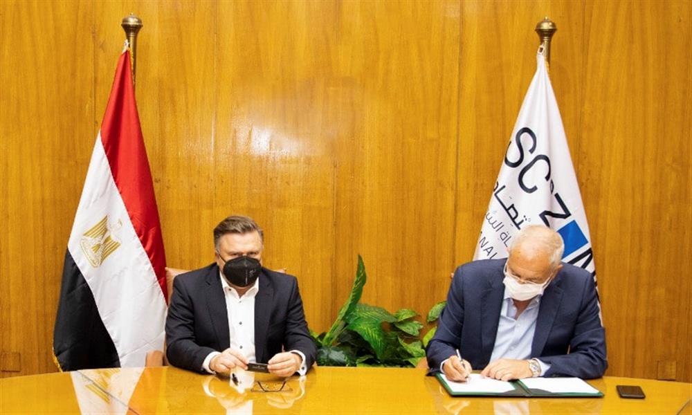 مرسيدس توقع عقد إنشاء مركز لوجيستي بالعين السخنة (1)