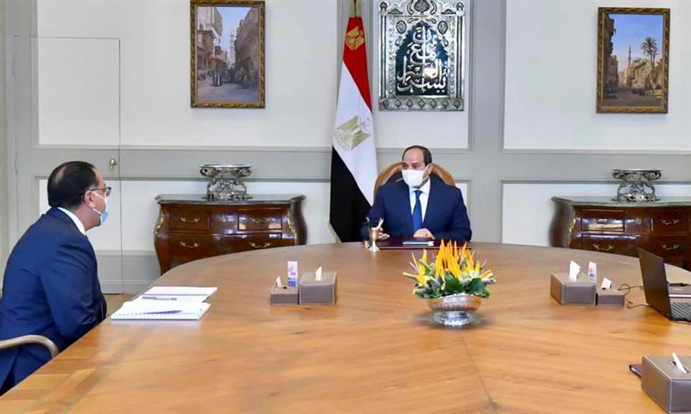 الرئيس يتابع مشروعات الطرق الكبرى