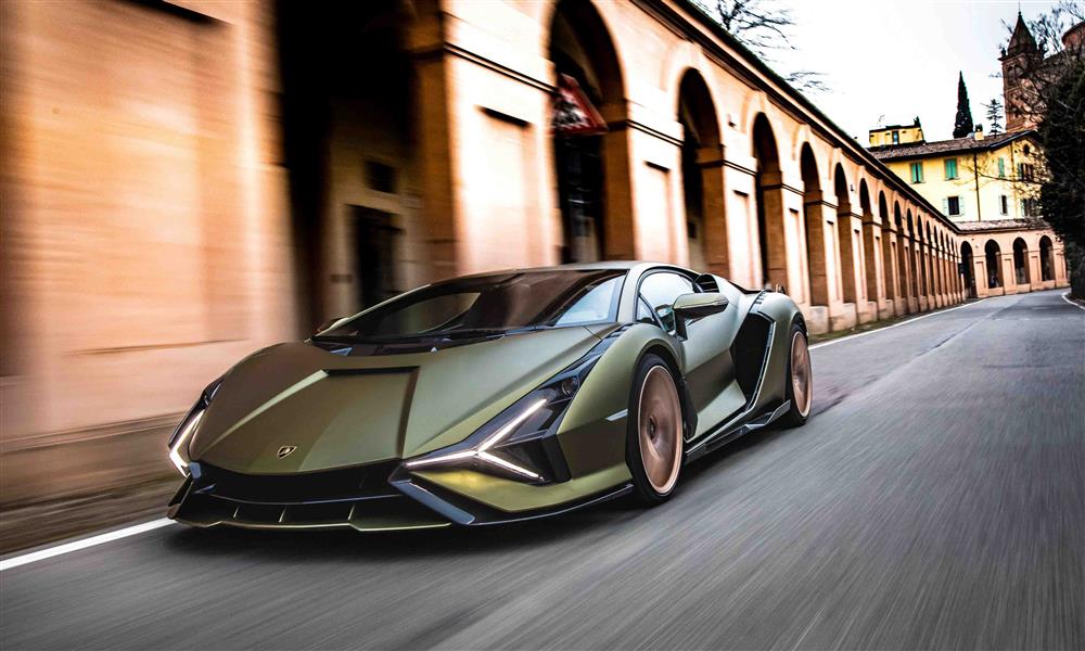 لامبورجيني تفخر بتصنيف مدينة Bologna كمنطقة تراثية عالمية 