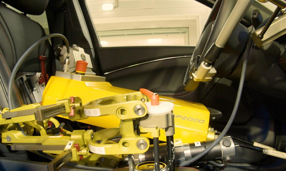 فورد توظف روبوتات لاختبار سياراتها