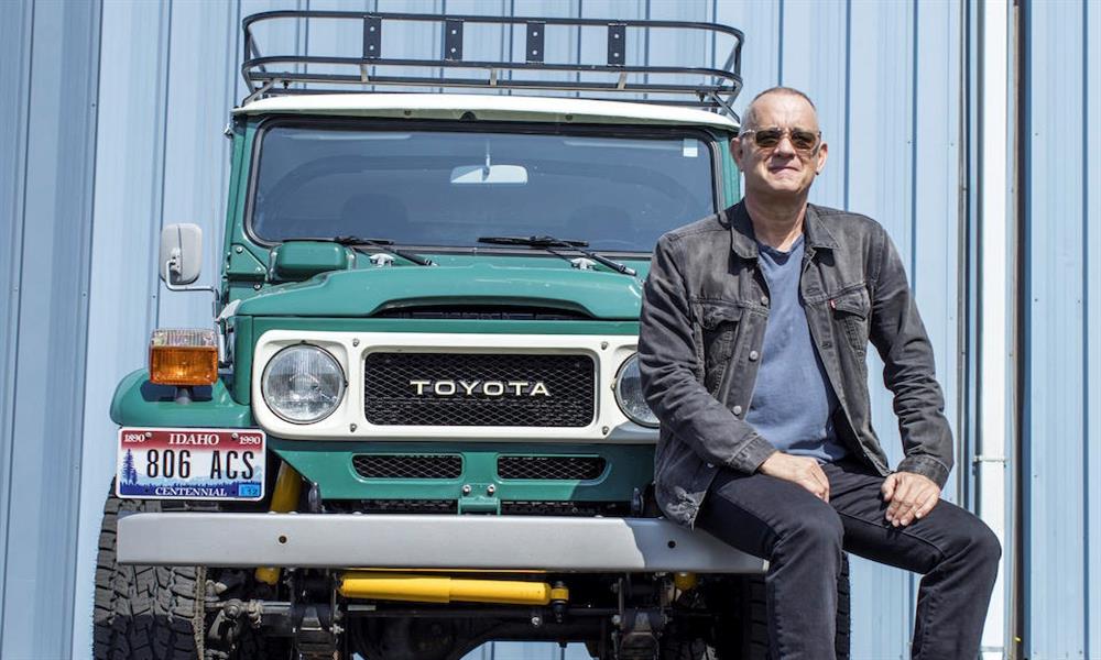 سيارة تويوتا لاند كروزر FJ40 الخاصة بالممثل الأمريكي توم هانكس معروضة في مزاد علني (1)