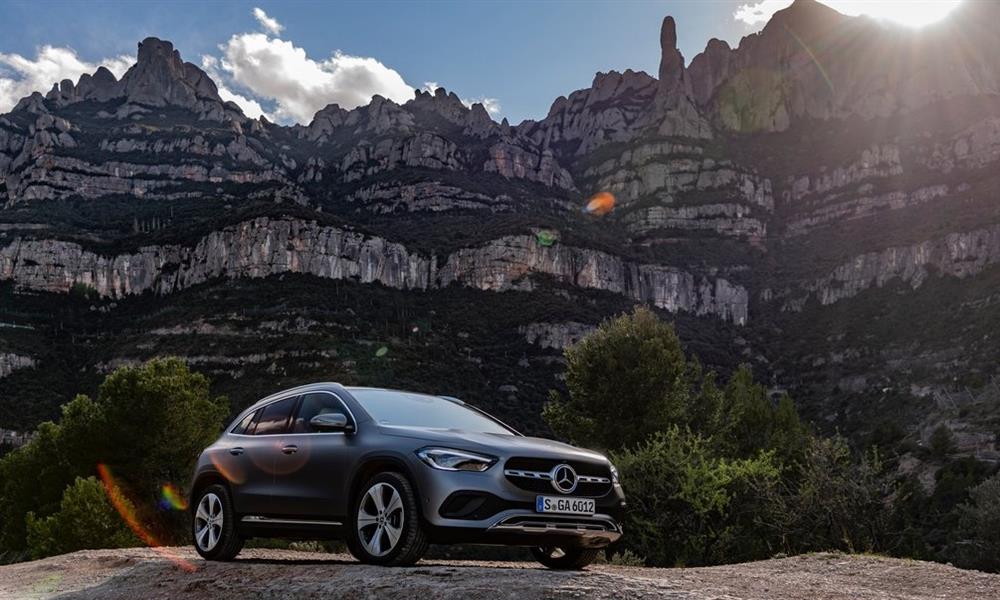 Mercedes-Benz-GLA-2021-1024-0a