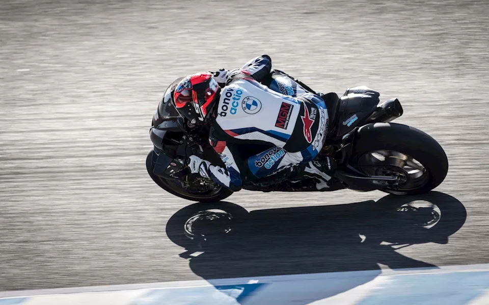 بي إم دابليو تستعد لبطولة العالم للدراجات النارية 