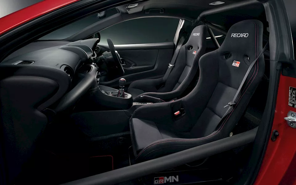 تويوتا تعزز قدرات ياريس بنسخة GRMN الأكثر رياضية