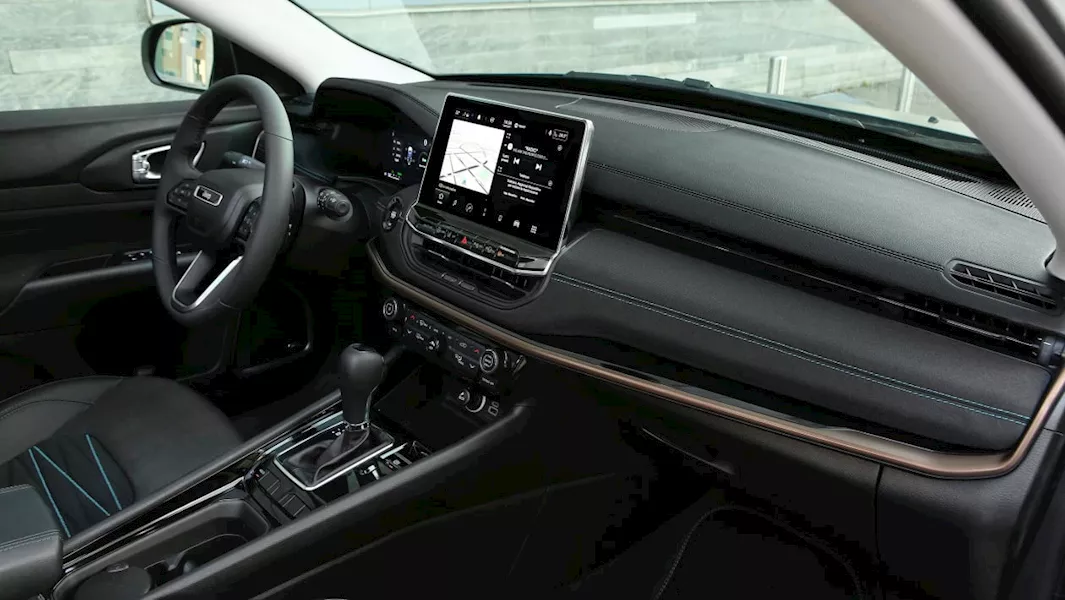 جيب رينيجيد وكومباس بنسخ هجينة جديدة توفر حتى 15% باستهلاك الوقود – تفاصيل