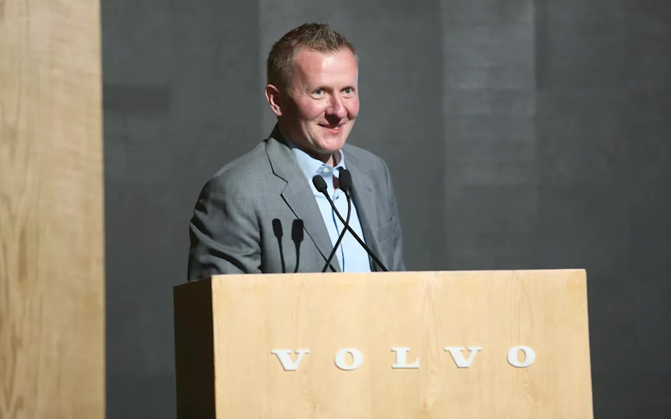 جيرهارد كريندل، رئيس قطاع تجارة التجزئة وتطوير الأعمال لمجموعة فولفو للسيارات في أوروبا والشرق الأوسط وأفريقيا  (1)