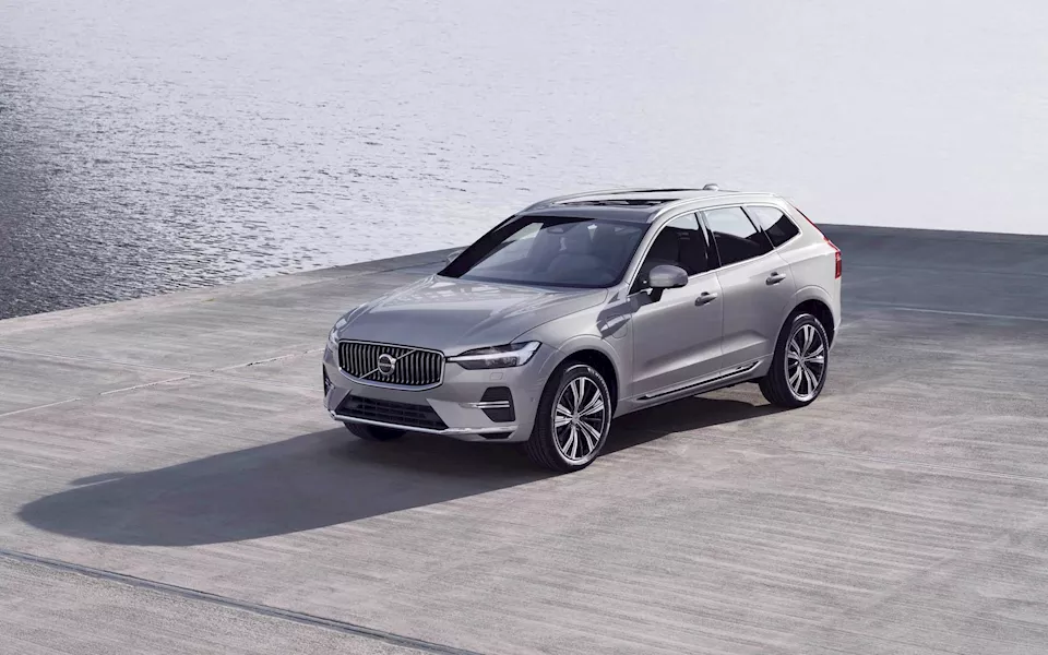 فولفو XC60 الفيس ليفت 2022  (1)