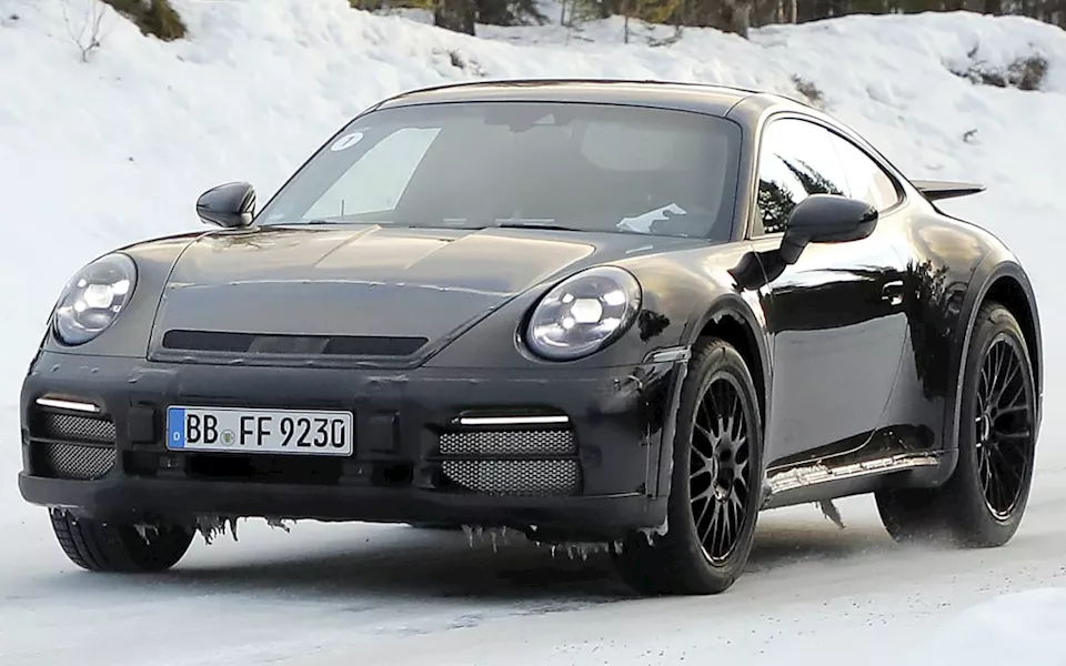 صور ترصد بورشه 911 عالية الارتفاع بمظهر مستوحى من سيارات الرالي