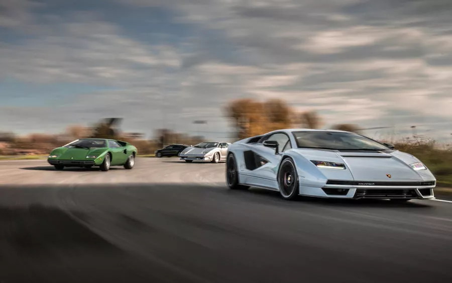 نسخة العصر الحديث من لامبورجيني كونتاش تنطلق للطرقات – صور