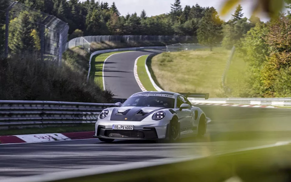 بورشه 911 GT3 RS على حلبة Nurburgring الألمانية