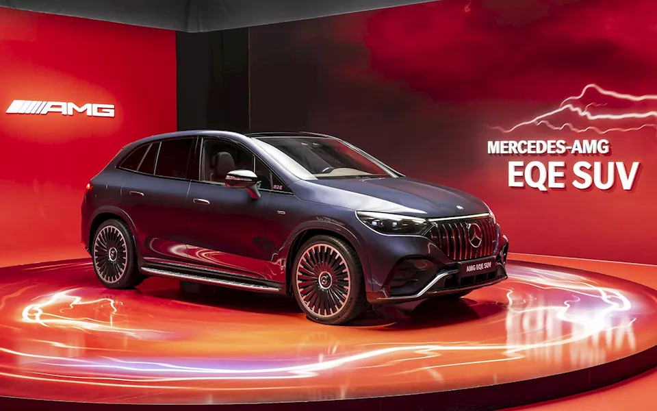 نسخة AMG من EQE SUV الكهربائية بالكامل (1)