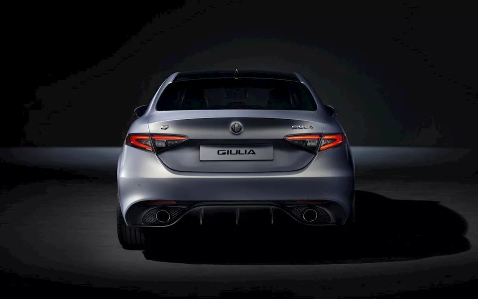 ألفا روميو جوليا 2023 بتعديلات منتصف العمر