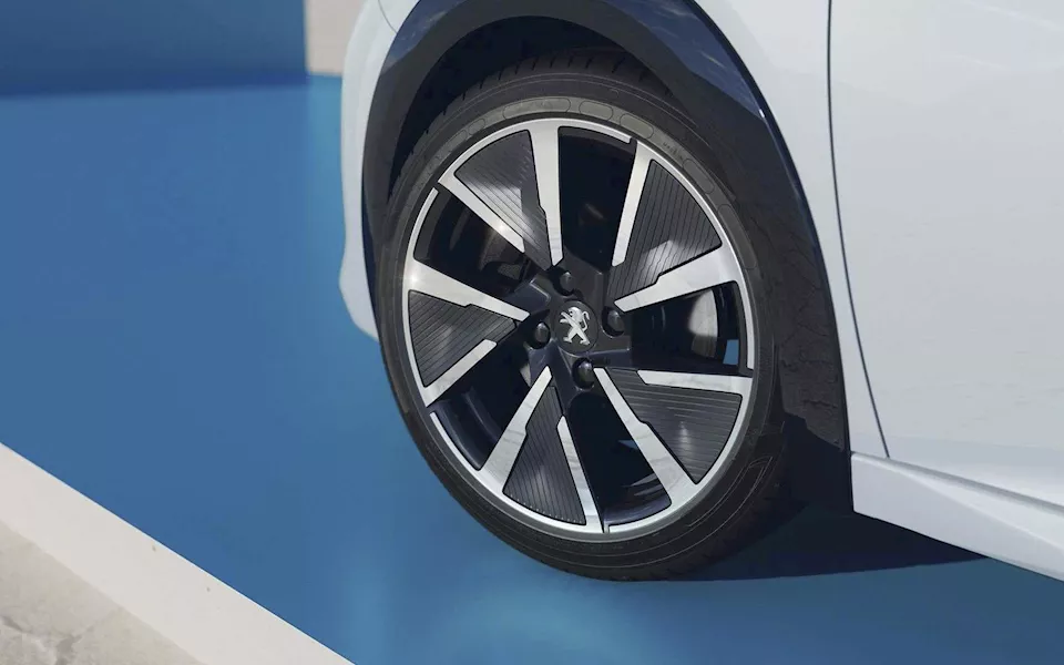 بيجو e-208 الكهربائية بتحديثات منتصف العمر