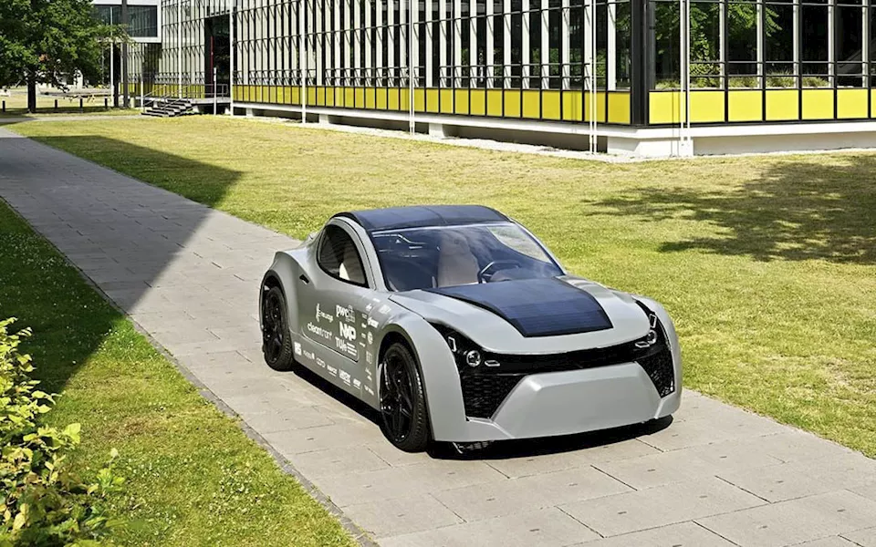 فريق هولندي يصمم سيارة تنقي الهواء من الكربون  (1)