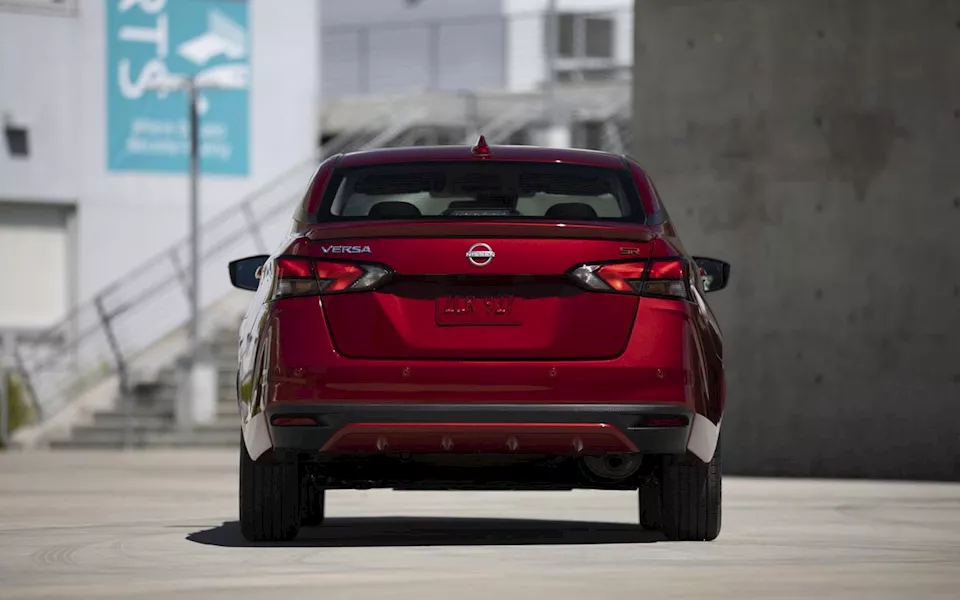 نيسان فيرسا 2023