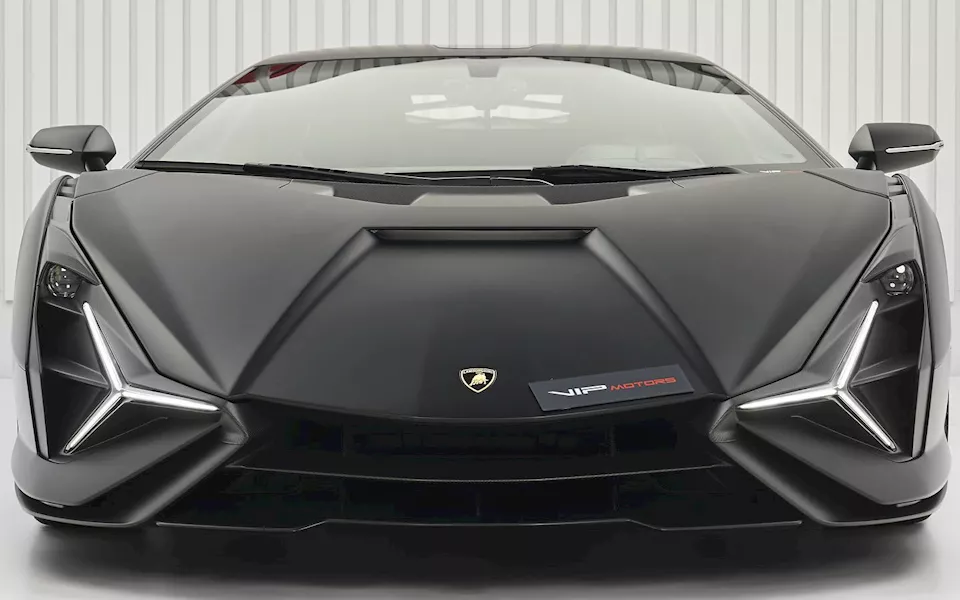 لامبورجيني سيان بصالة عرض VIP Motors (1)