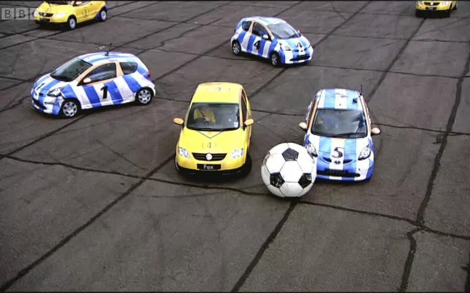 مباراة كرة قدم للسيارات... من فقرة ببرنامج للعبة على البلاي ستيشن