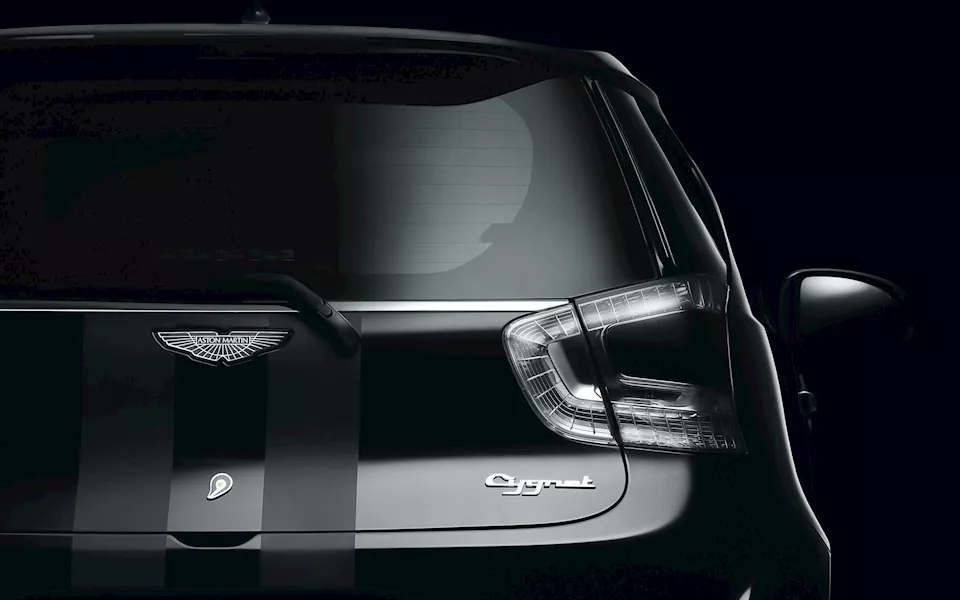 أستون مارتن سيجنت (2)