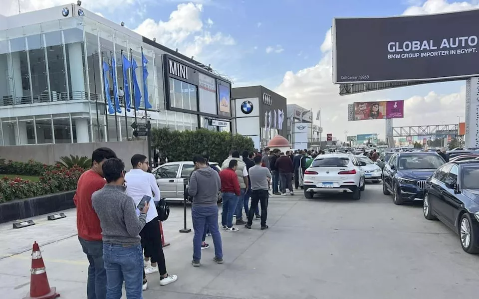 طوابير أمام BMW وMINI لحجز السيارات