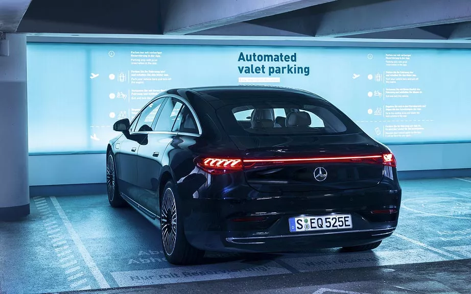 مرسيدس EQS تدعم نظام الركن الذاتي