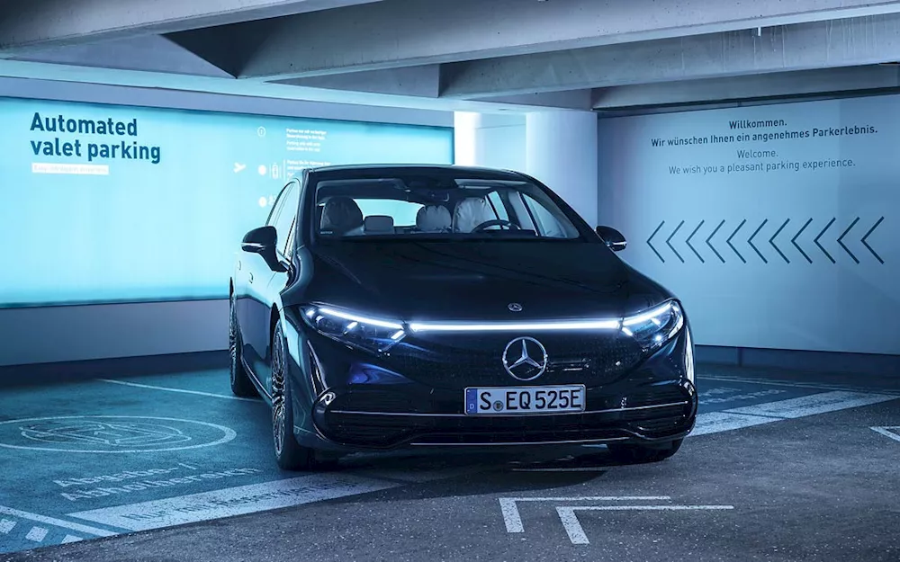 مرسيدس EQS بسماعات خارجية