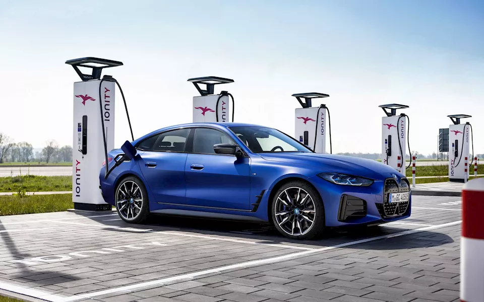 بعد أزمة الطوابير.. بيان هام من وكيل BMW الجديد في مصر