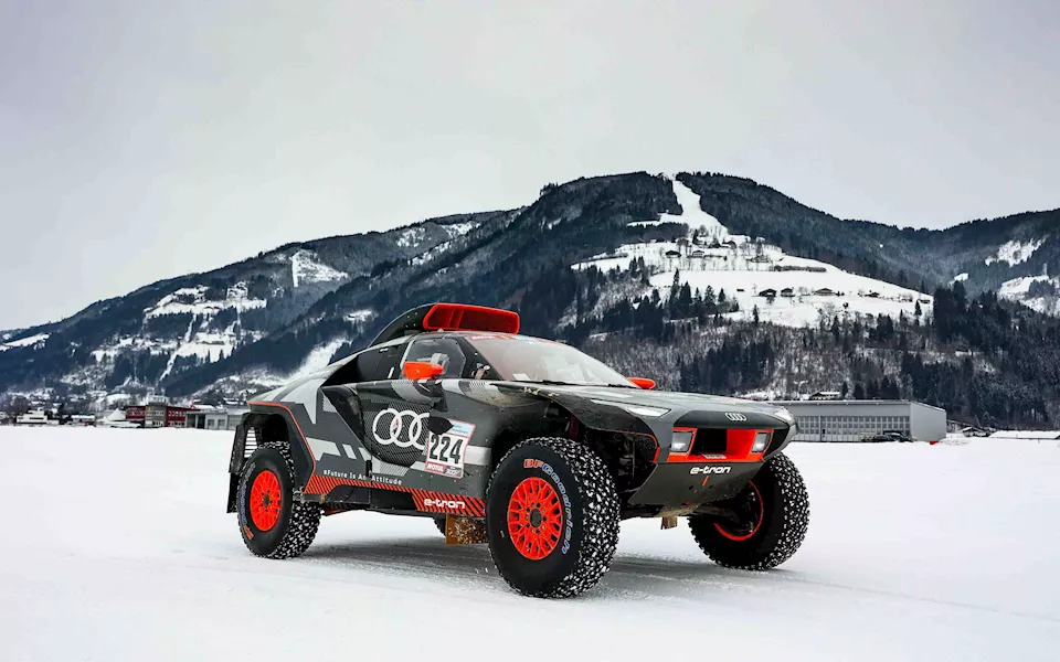 كين بلوك يقود أودي RS Q e-tron المخصصة للرالي على الثلج – صور